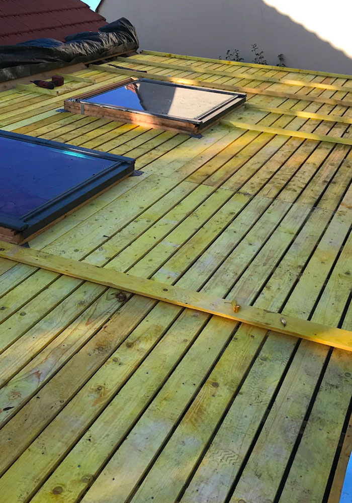 Pose de fenêtres de toit de la marque Velux à Montmorency (95160) dans le Val d'Oise (95) Pose de fenêtres de toit de la marque Velux à Montmorency (95160) dans le Val d'Oise (95)